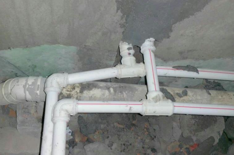 师傅接ppr水管歪了,热熔倾斜,今后会出什么漏水问题吗? 师傅接ppr水管歪了,热熔倾斜,今后会出什么漏水问题吗?