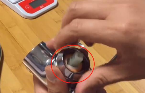 360旋转水龙头拆卸图解,4个步骤轻松拆卸所有配件! 360旋转水龙头拆卸图解,4个步骤轻松拆卸所有配件!